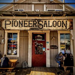 Pioneer Saloon in Paisley.