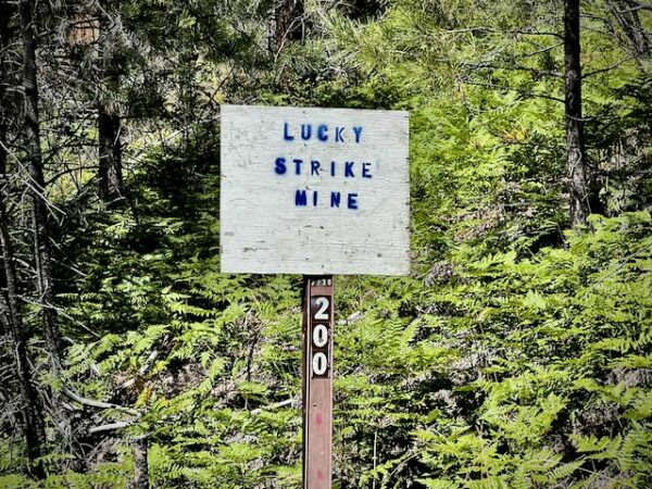 Lucky Strike mine sign post.