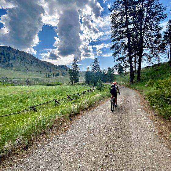 Riding into Pipestone Canyon